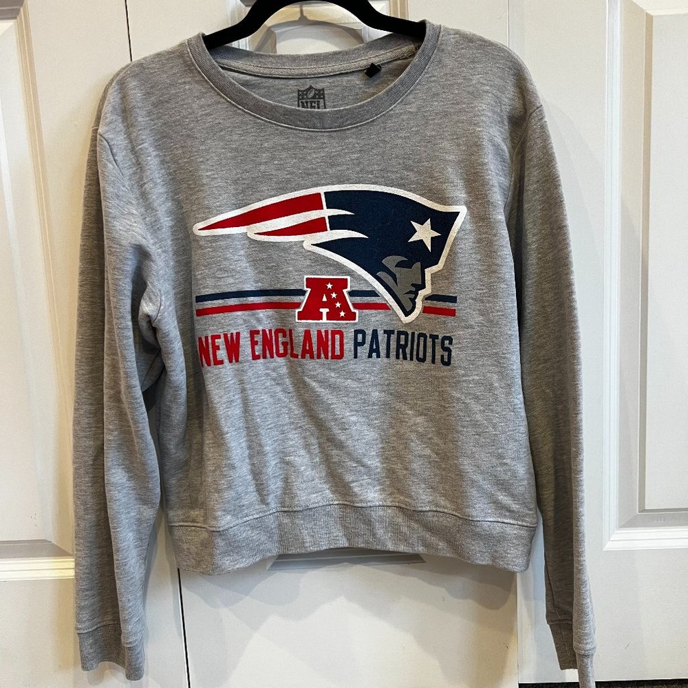 Ladies Size M New England Patriots Crewneck